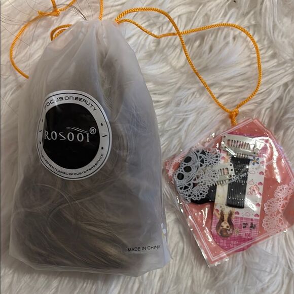 30" Cream Wavy Hair Extension with Natural Waves.  Brown and bleach blonde - Picture 4 of 6